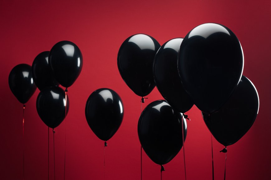 Crni baloni na crvenoj pozadini